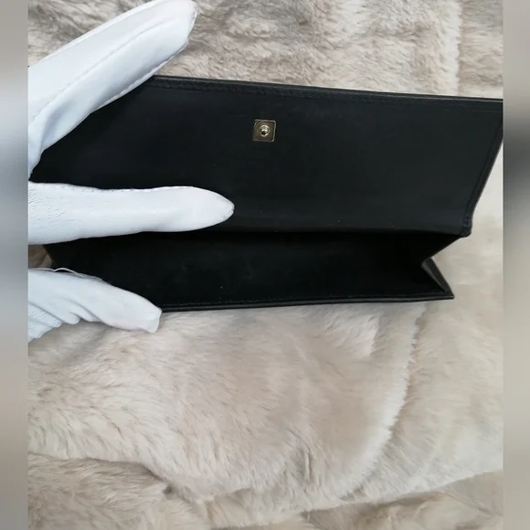 Authentic Gucci wallet - Picture 12 of 17